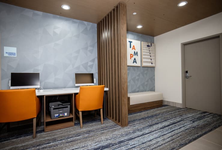 Holiday Inn Express & Suites Tampa - Stadium Area photo 4
