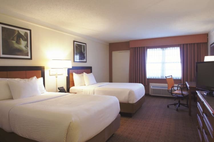La Quinta Inn & Suites Coral Springs University Drive, photo 5
