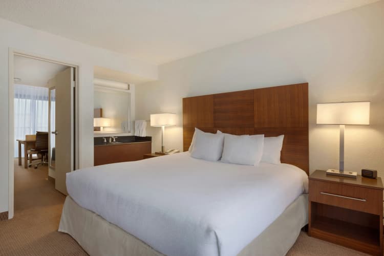 Embassy Suites by Hilton Baton Rouge photo 4