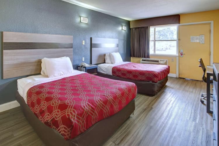 Econo Lodge At Military Circle photo 4