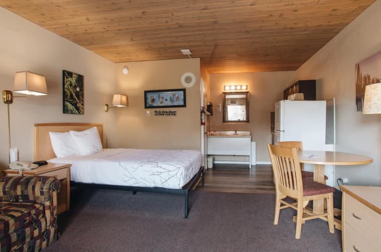 Canadas Best Value Inn & Suites photo 5