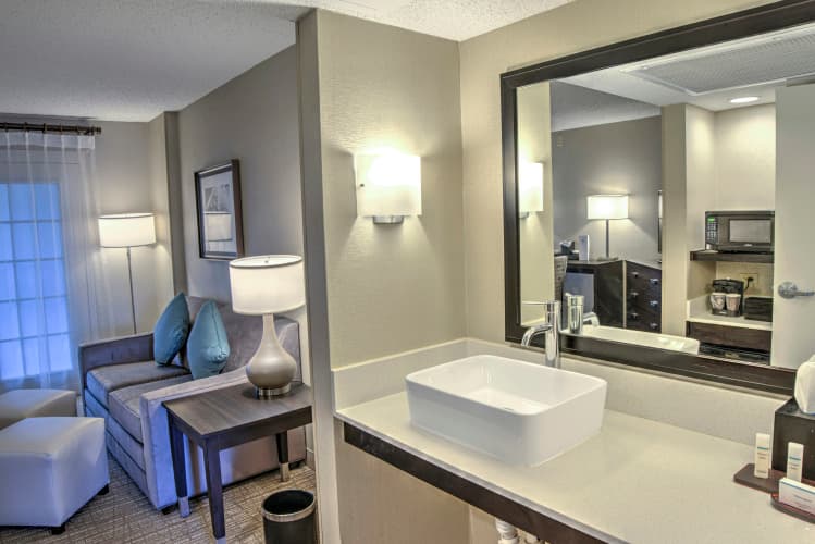 Embassy Suites by Hilton Indianapolis North photo 4