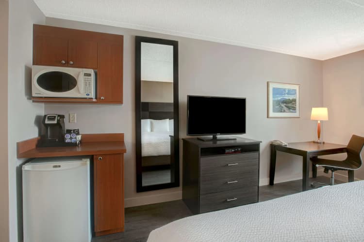 Days Inn & Suites by Wyndham Collingwood photo 5