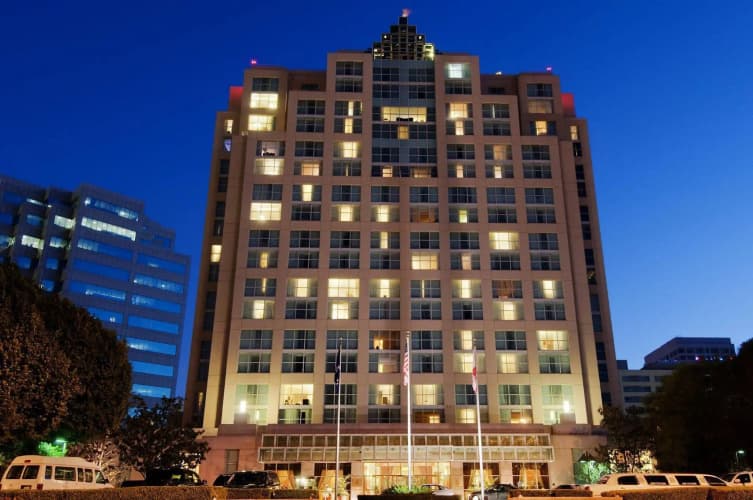 Hilton Los Angeles North/Glendale & Executive Meeting Center photo 2