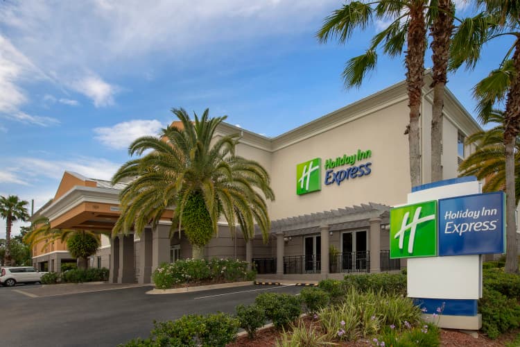 Holiday Inn Express Jacksonville Beach photo 2
