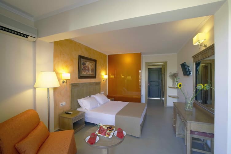 Atlantis Beach Hotel photo 4
