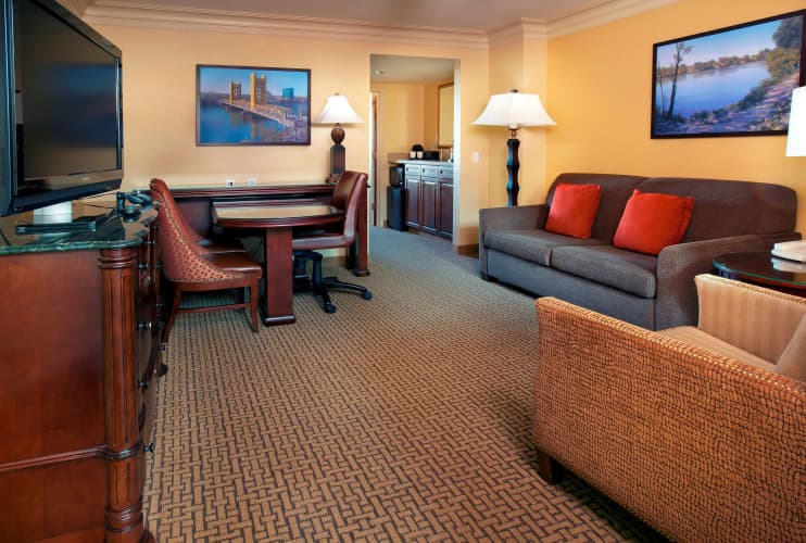 Embassy Suites by Hilton Sacramento Riverfront Promenade, photo 5