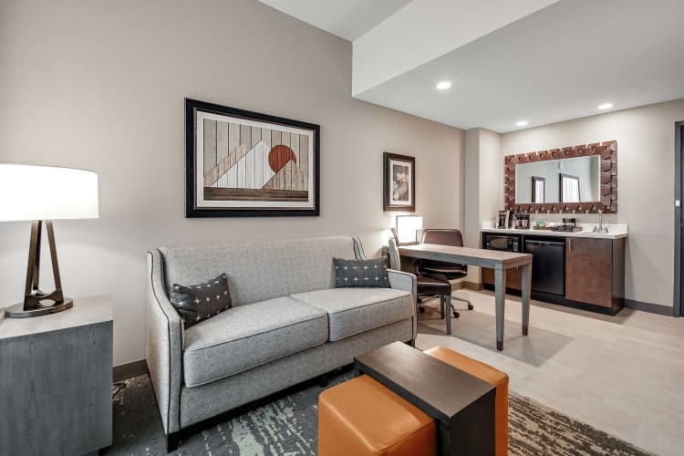 Embassy Suites by Hilton Jonesboro Red Wolf Convention Ctr photo 5