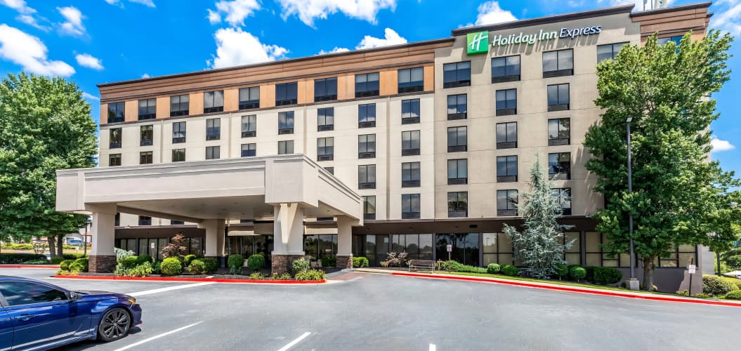 Holiday Inn Express Atlanta Galleria Ballpark Area photo 2