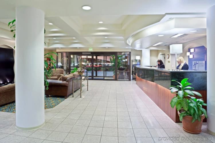 Holiday Inn Express & Suites Tacoma photo 3