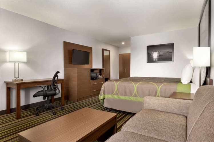 Super 8 By Wyndham Windsor/Dougall, photo 4