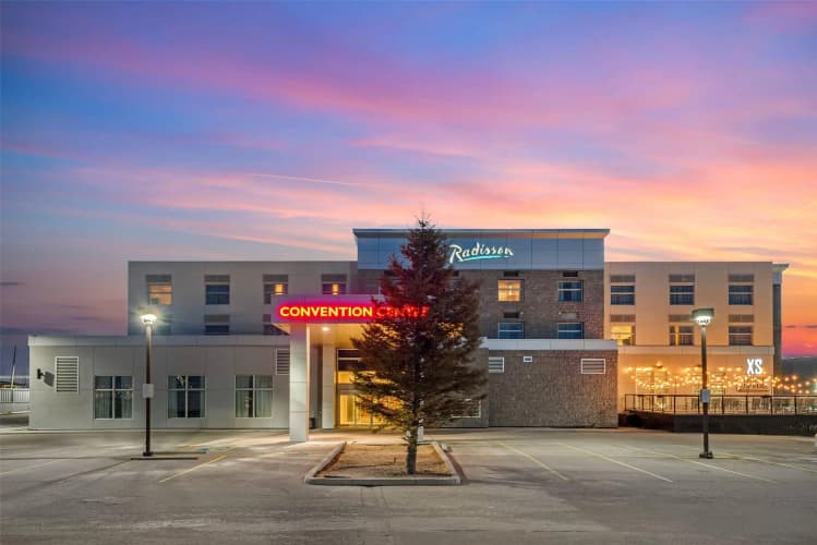 Radisson Hotel Conference Center Calgary Airport photo 2