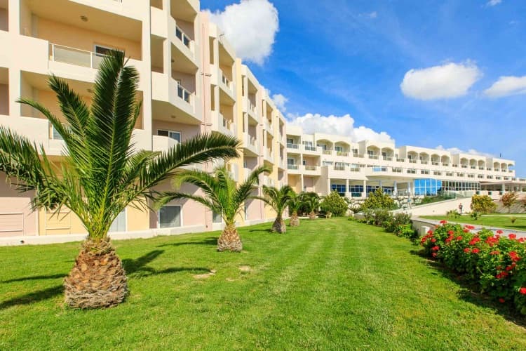 Sovereign Beach Hotel, photo 2