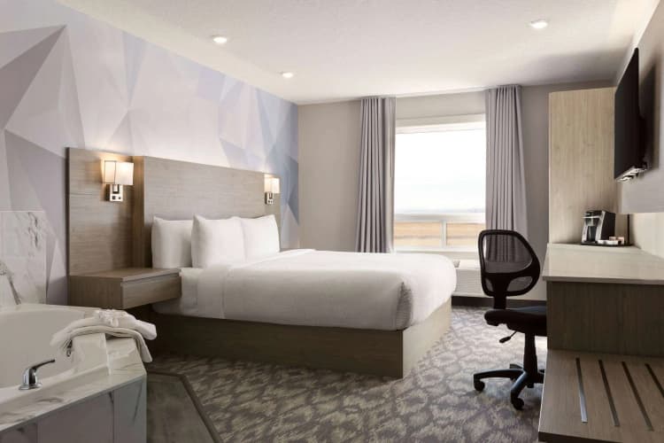 Days Inn By Wyndham Calgary North Balzac, photo 5