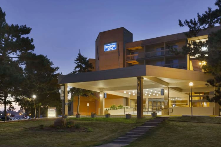 Ramada By Wyndham Belleville Harbourview Conference Centre, photo 2