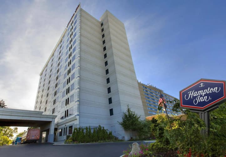 Hampton Inn NY-JFK photo 2