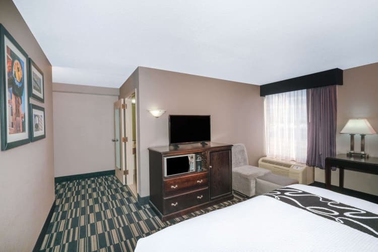 La Quinta Inn & Suites by Wyndham Memphis Airport Graceland, photo 5