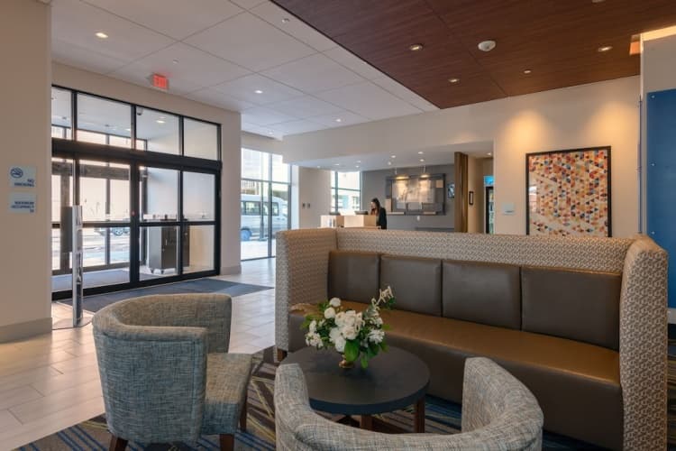 Holiday Inn Express And Suites Tulsa Downtown photo 3
