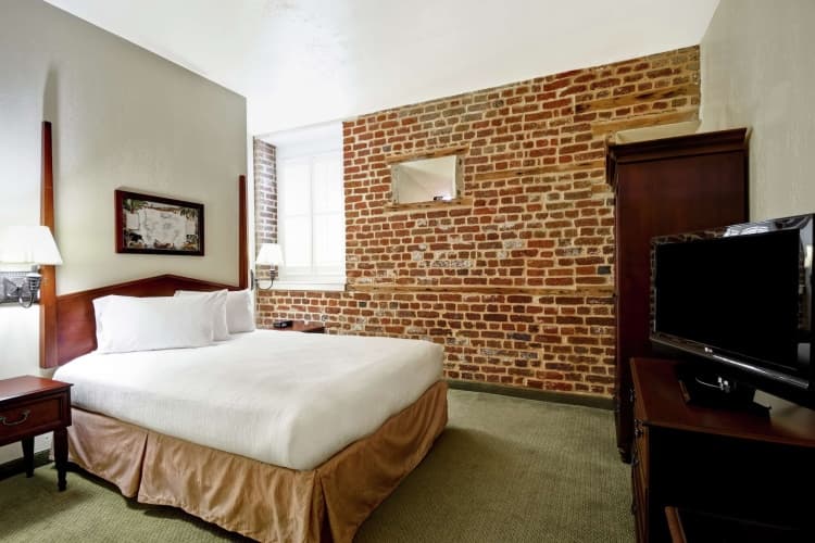 Embassy Suites by Hilton Charleston Historic District photo 4