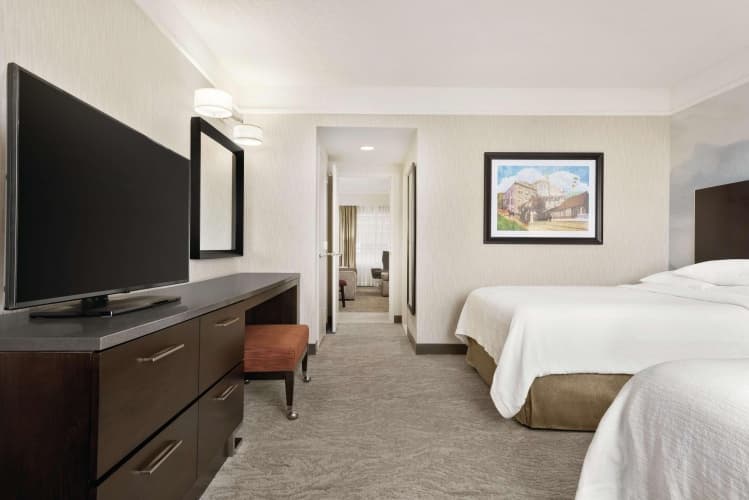 Embassy Suites by Hilton Chicago North Shore Deerfield photo 4