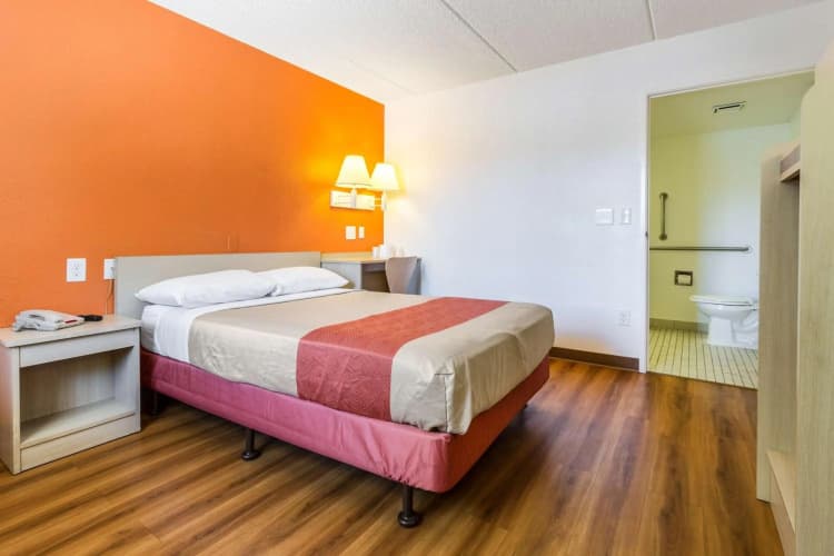 Motel 6 Phoenix Tempe Priest Dr photo 5