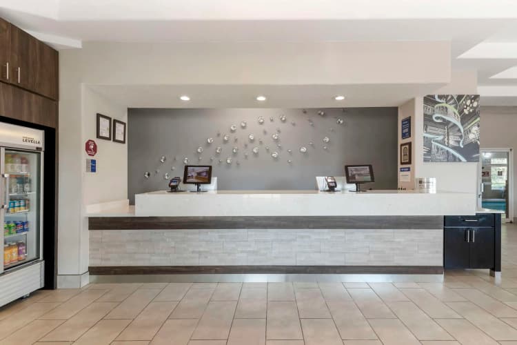 Best Western Plus Des Moines West Inn & Suites photo 2