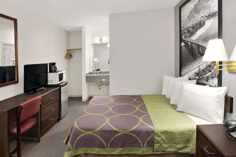 Super 8 by Wyndham Kamloops East, photo 5