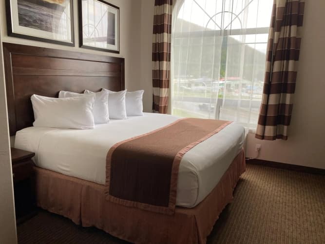 Ramada by Wyndham Creston photo 4