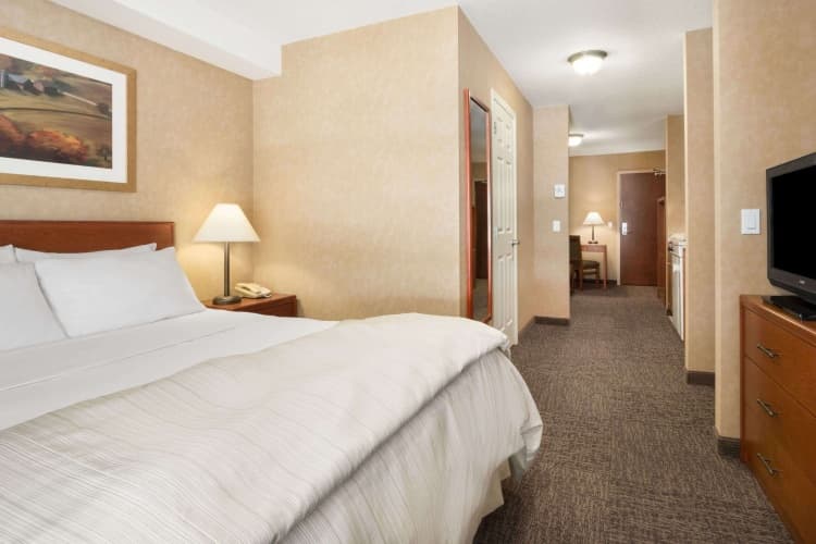 Days Inn & Suites by Wyndham Cochrane, photo 5