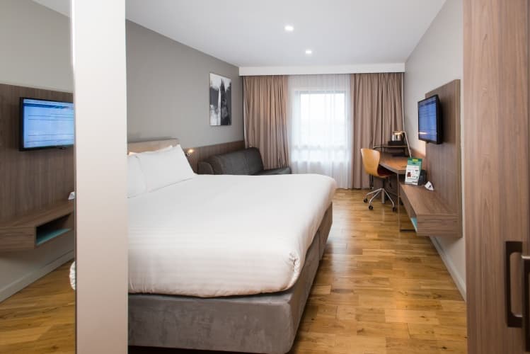 Holiday Inn London - West photo 5