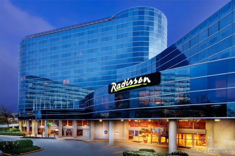 Radisson Hotel Vancouver Airport photo 2