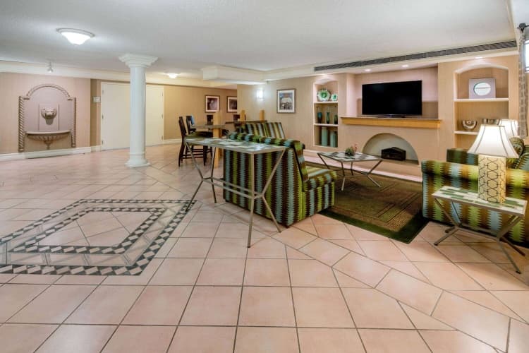 La Quinta Inn & Suites by Wyndham Irvine Spectrum, photo 3