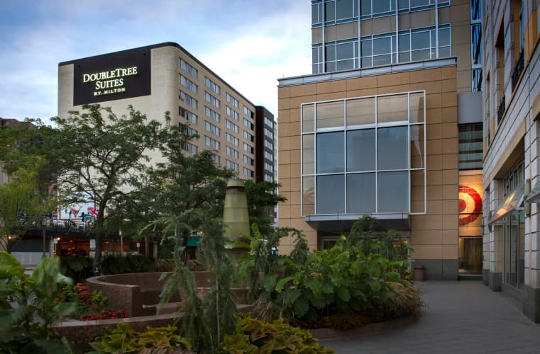 DoubleTree Suites by Hilton Hotel Minneapolis Downtown photo 2