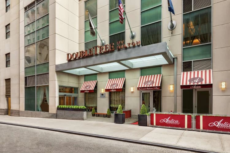 DoubleTree by Hilton New York Downtown photo 2