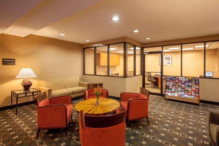 Hampton Inn New York - LaGuardia Airport photo 3