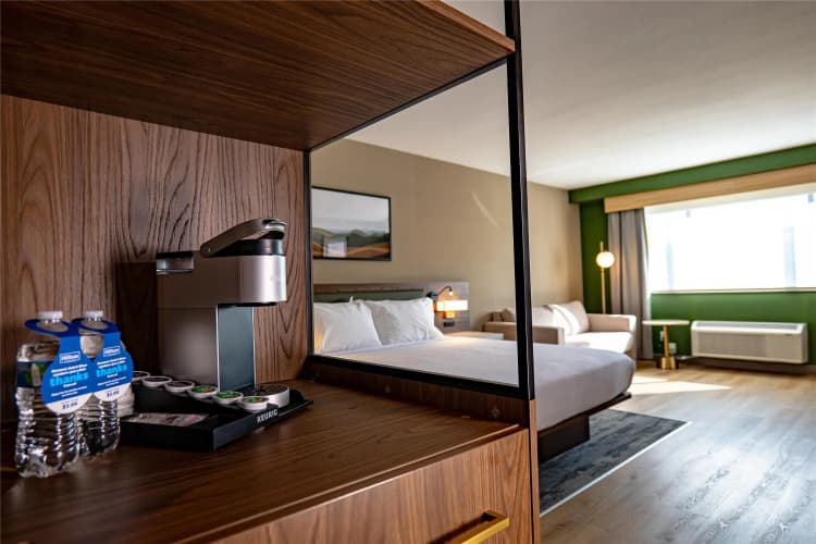 Monarch Hotel & Conference Center photo 4