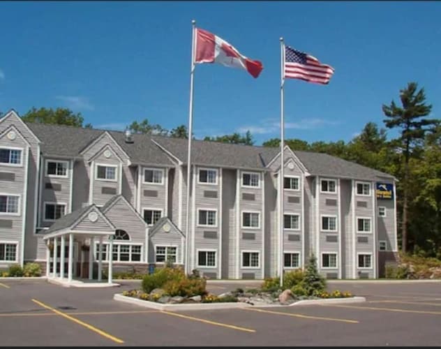 Parry Sound Inn & Suites photo 2