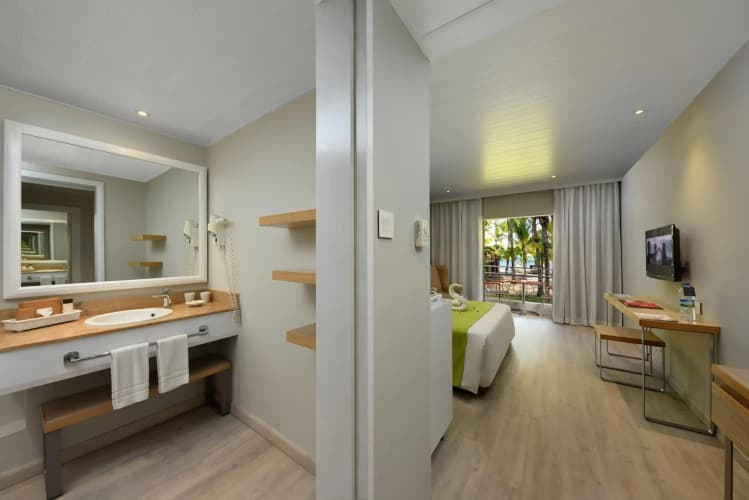 Mauricia Beachcomber Resort and Spa photo 2
