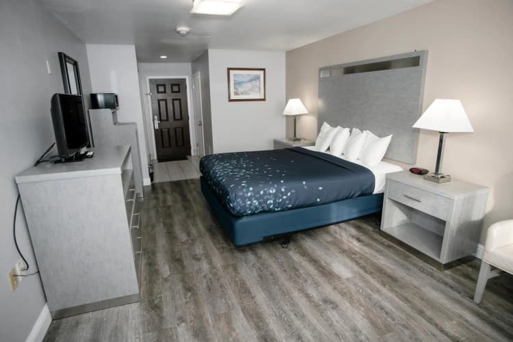 Anchor Beach Inn photo 4
