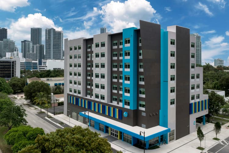 Tru by Hilton Miami West Brickell photo 2