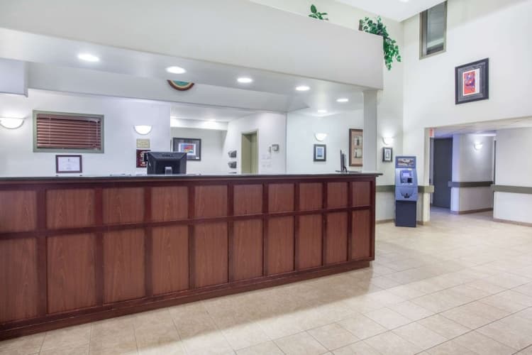 Super 8 by Wyndham Truro, photo 2