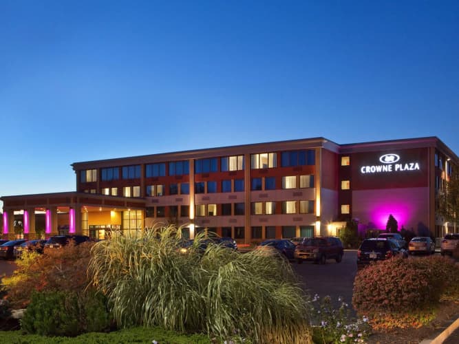 Crowne Plaza Boston - Woburn photo 2