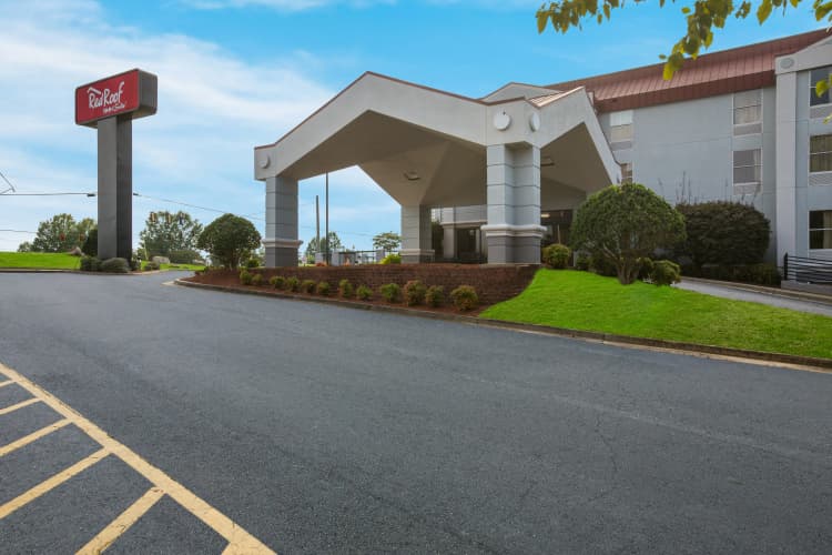 Red Roof Inn & Suites Newnan photo 2