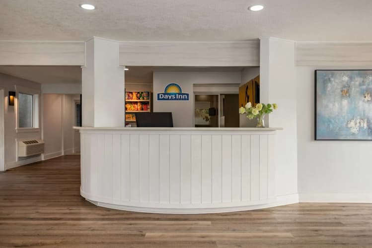 Days Inn by Wyndham Kelowna photo 3