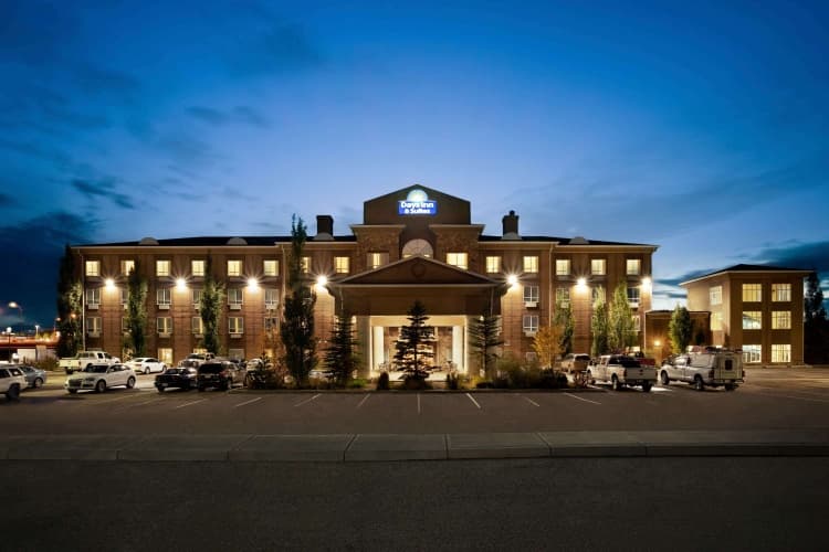 Days Inn & Suites by Wyndham Strathmore, photo 2