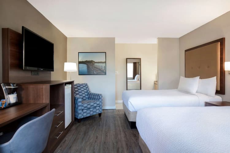 Days Inn by Wyndham Victoria Uptown, photo 5