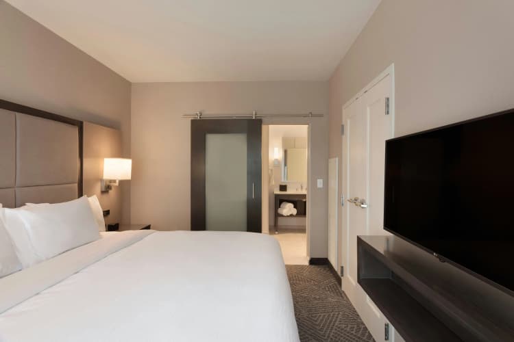 Embassy Suites by Hilton Kansas City Olathe photo 4