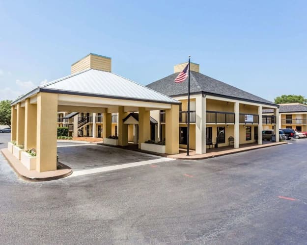 Clarion Inn Mt. Pleasant - Charleston photo 2