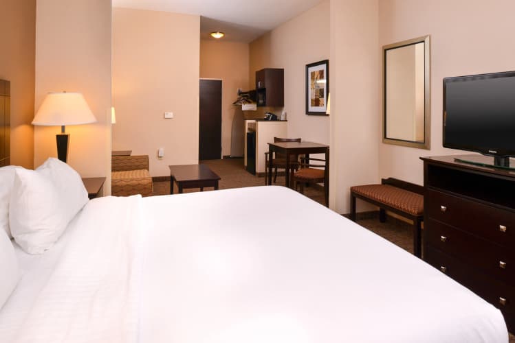 Holiday Inn Express And Suites Fairmont photo 5