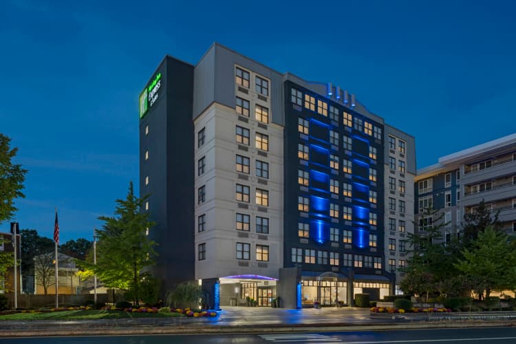 Holiday Inn Express & Suites Boston - Cambridge photo 2